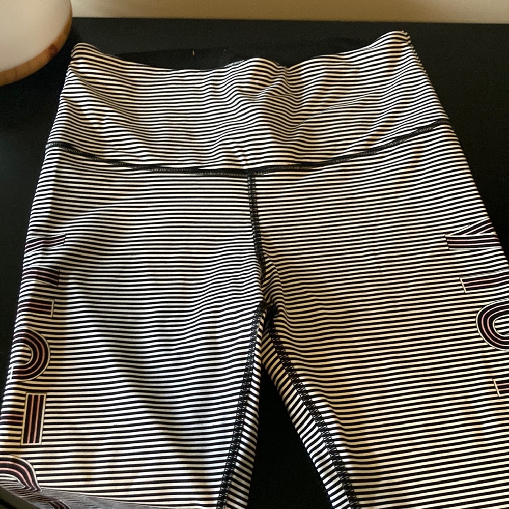 Victoria’s Secret knockout legging